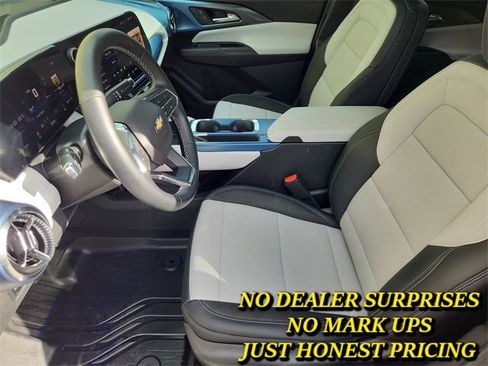 Used 2025 Chevrolet Equinox EV LT w/ Convenience Package II image 19