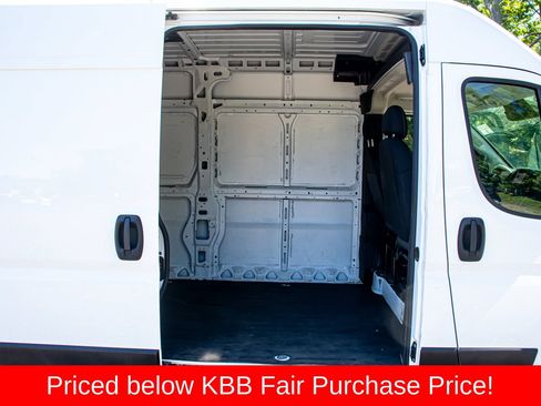 Used 2024 RAM ProMaster 2500 w/ Convenience Group FWD image 14
