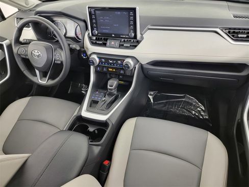 Used 2019 Toyota RAV4 XLE Premium image 34
