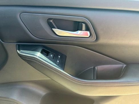 Used 2024 Nissan Rogue SV FWD image 14