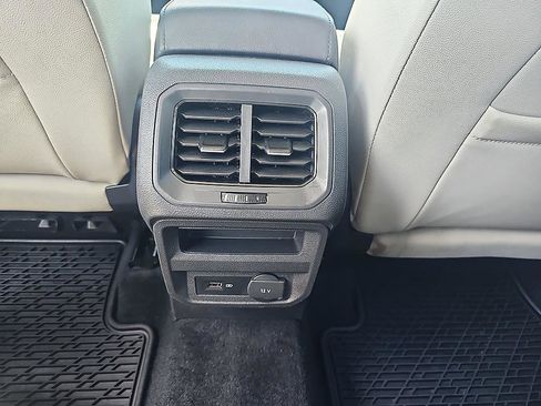 Used 2019 Volkswagen Tiguan SE AWD/4WD image 30