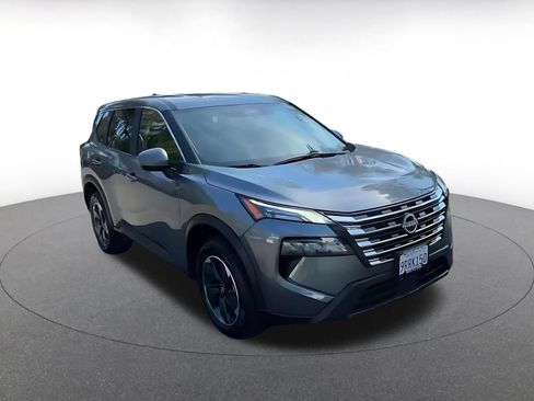 Used 2025 Nissan Rogue SV AWD/4WD image 3
