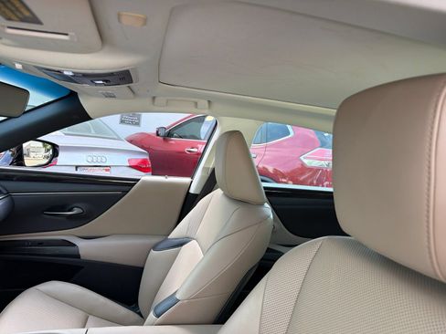 Used 2019 Lexus ES 350 w/ Premium Package FWD image 9