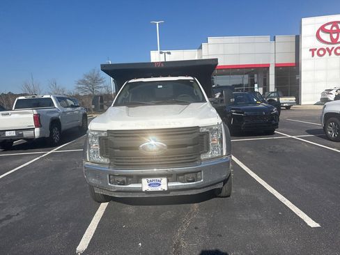Used 2017 Ford F550 2WD Regular Cab Super Duty image 2