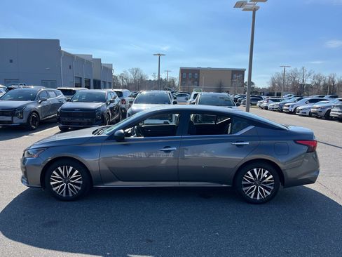 Used 2024 Nissan Altima 2.5 SV image 15
