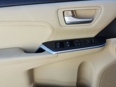 Used 2015 Toyota Camry XLE image 32