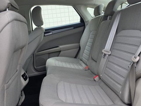 Used 2019 Ford Fusion SE FWD image 10