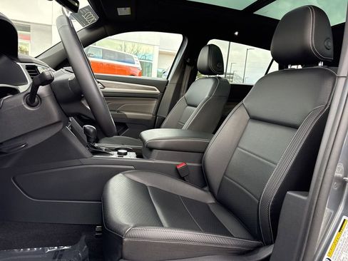 Certified 2022 Volkswagen Atlas Cross Sport SE image 9