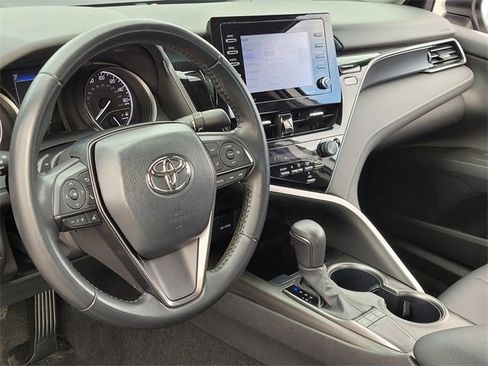 Used 2024 Toyota Camry SE image 9