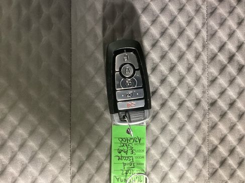 Used 2022 Ford Escape SE w/ SE Sport Appearance Package image 32