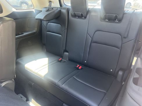 Used 2023 Nissan Pathfinder SL AWD/4WD image 18