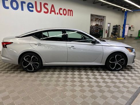 Used 2024 Nissan Altima 2.5 SR FWD image 7