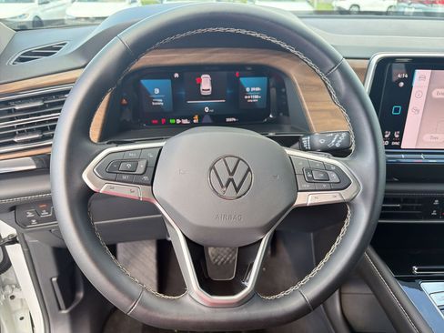 Used 2025 Volkswagen Atlas SE image 16