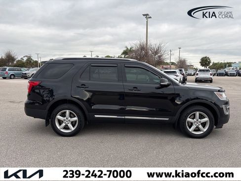 Used 2016 Ford Explorer XLT w/ Equipment Group 202A image 7