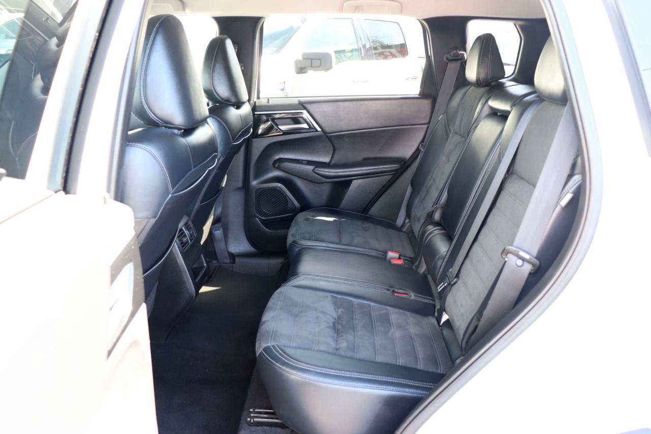 Used 2024 Mitsubishi Outlander FWD image 12