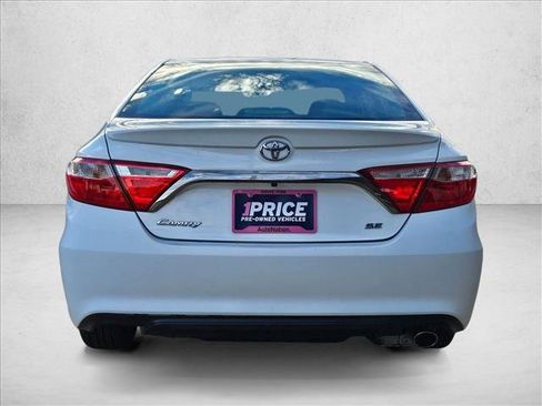 Used 2017 Toyota Camry SE image 7