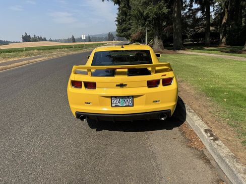 Used 2010 Chevrolet Camaro SS w/ RS Package RWD image 4