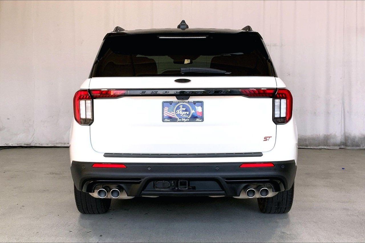 Used 2025 Ford Explorer ST AWD/4WD image 3