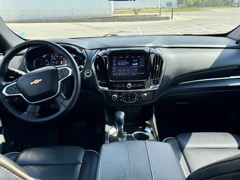 Used 2023 Chevrolet Traverse Premier image 17