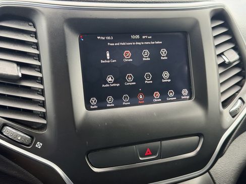 Used 2019 Jeep Cherokee Latitude w/ Popular Appearance Group FWD image 27