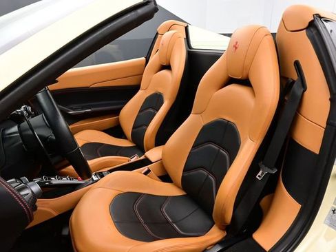 Used 2017 Ferrari 488 Spider RWD image 5