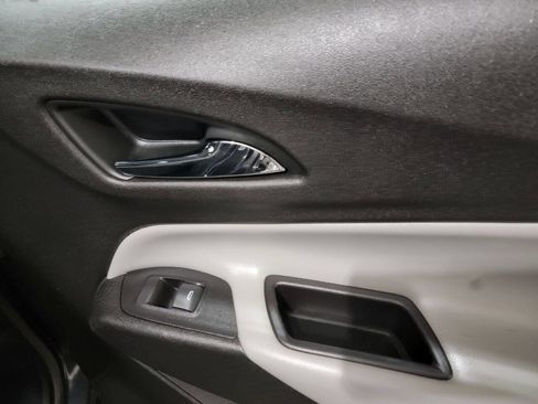 Used 2018 Chevrolet Equinox LS image 16