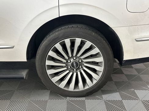 Used 2019 Lincoln Navigator Reserve image 10