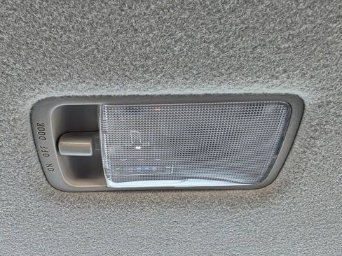 Used 2021 Nissan Kicks S FWD image 17