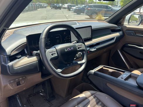 Used 2024 Kia EV9 Land AWD/4WD image 30