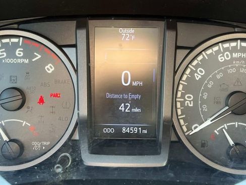 Used 2017 Toyota Tacoma TRD Off-Road image 17