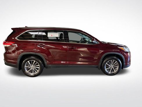 Certified 2019 Toyota Highlander XLE AWD/4WD image 6