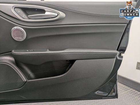 Used 2026 Alfa Romeo Giulia AWD image 27