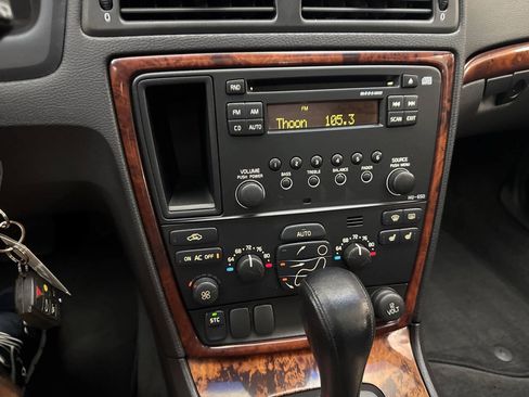 Used 2005 Volvo V70 2.4 FWD image 20