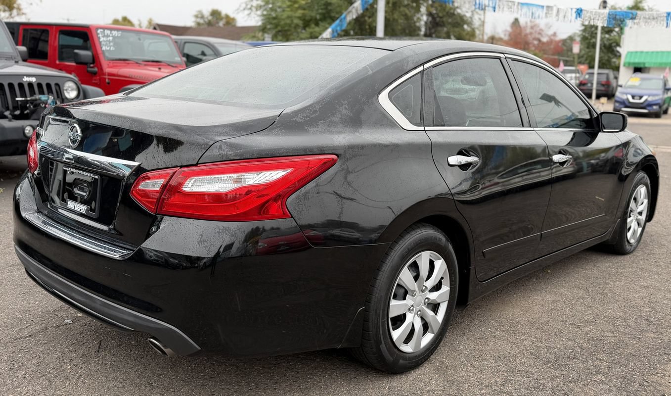 Used 2017 Nissan Altima 2.5 S w/ Power Driver Seat Package FWD image 3