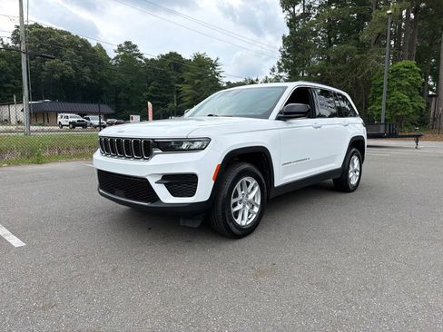 Used 2025 Jeep Grand Cherokee Laredo X w/ Luxury Tech Group I AWD/4WD image 2