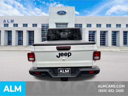 Used 2022 Jeep Gladiator Willys image 6