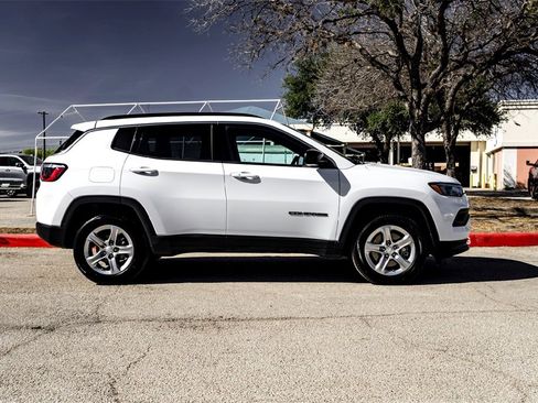 Used 2024 Jeep Compass Latitude w/ Altitude Special Edition image 4