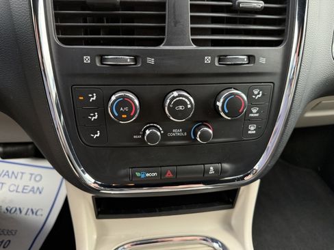Used 2019 Dodge Grand Caravan SXT FWD image 27