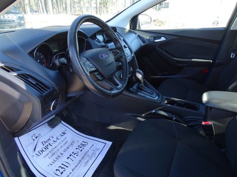Used 2018 Ford Focus SE w/ SE Winter Package image 9