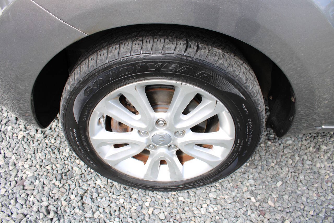 Used 2013 Kia Soul + FWD image 10