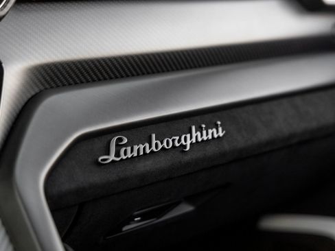 Used 2024 Lamborghini Urus Performante AWD/4WD image 47