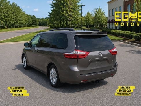 Used 2015 Toyota Sienna XLE w/ XLE Navigation Package FWD image 4