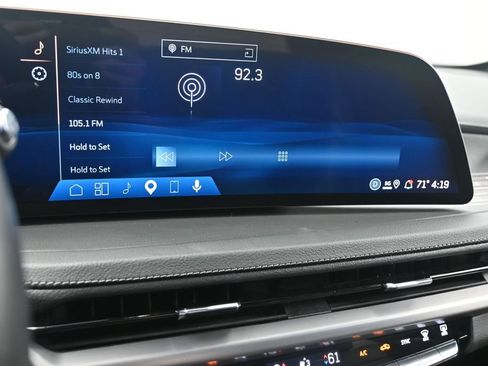 Used 2025 Cadillac XT4 Premium Luxury FWD image 18