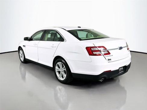 Used 2018 Ford Taurus SE FWD image 10