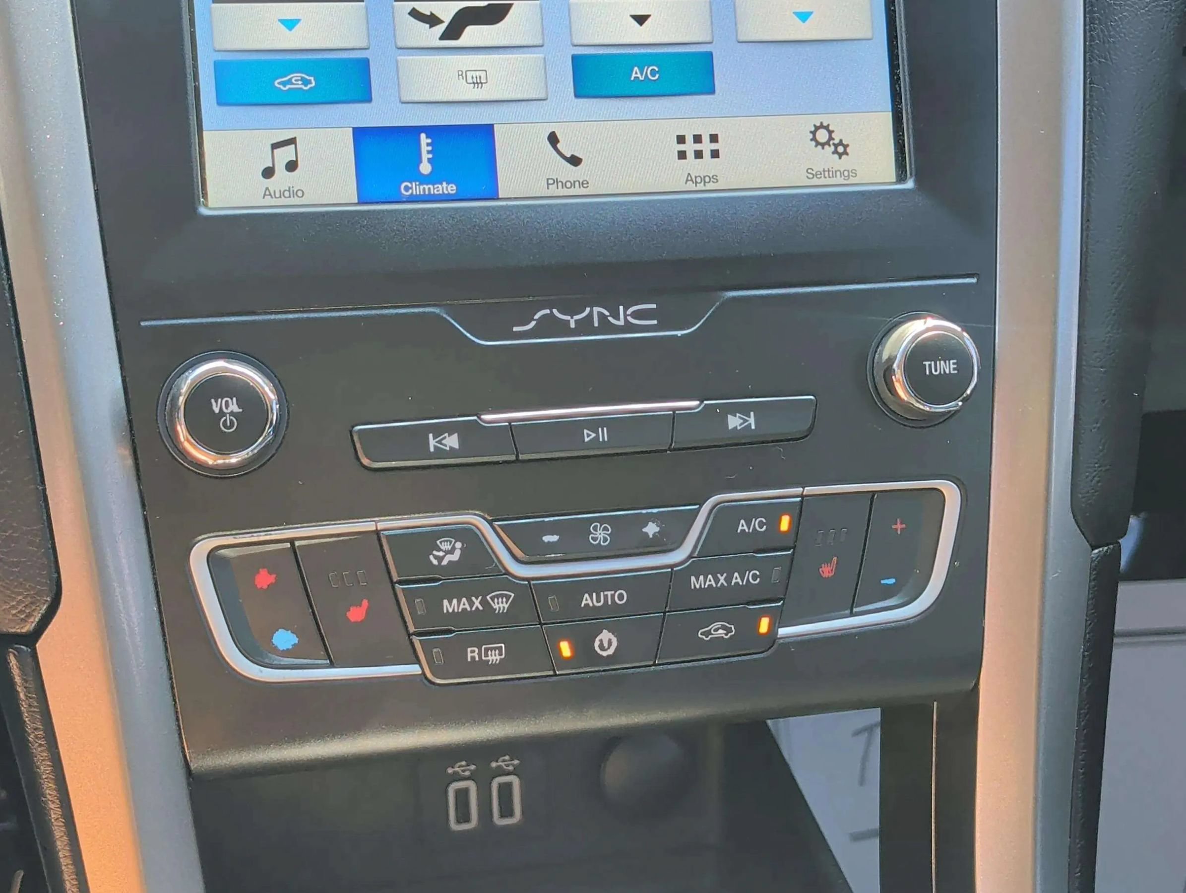 Used 2019 Ford Fusion SEL FWD image 16