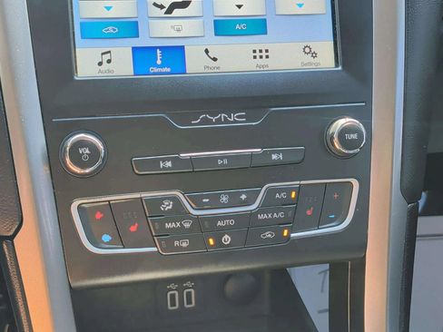 Used 2019 Ford Fusion SEL FWD image 16