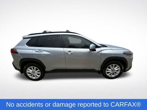 Used 2024 Toyota Corolla Cross LE FWD image 2