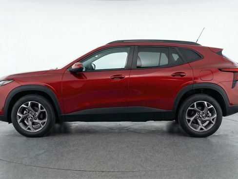 Used 2025 Chevrolet Trax LT FWD image 5