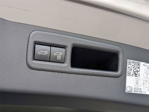 Certified 2024 Toyota Venza XLE AWD/4WD image 8