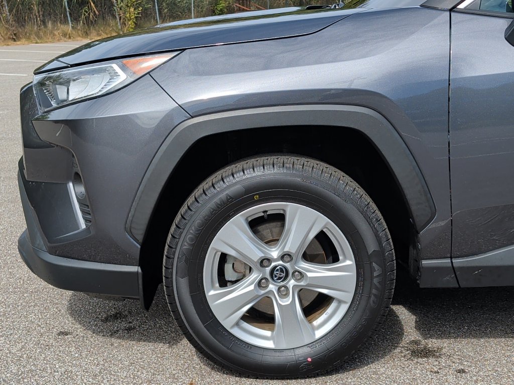 Certified 2021 Toyota RAV4 XLE w/ Convenience Package AWD/4WD image 3